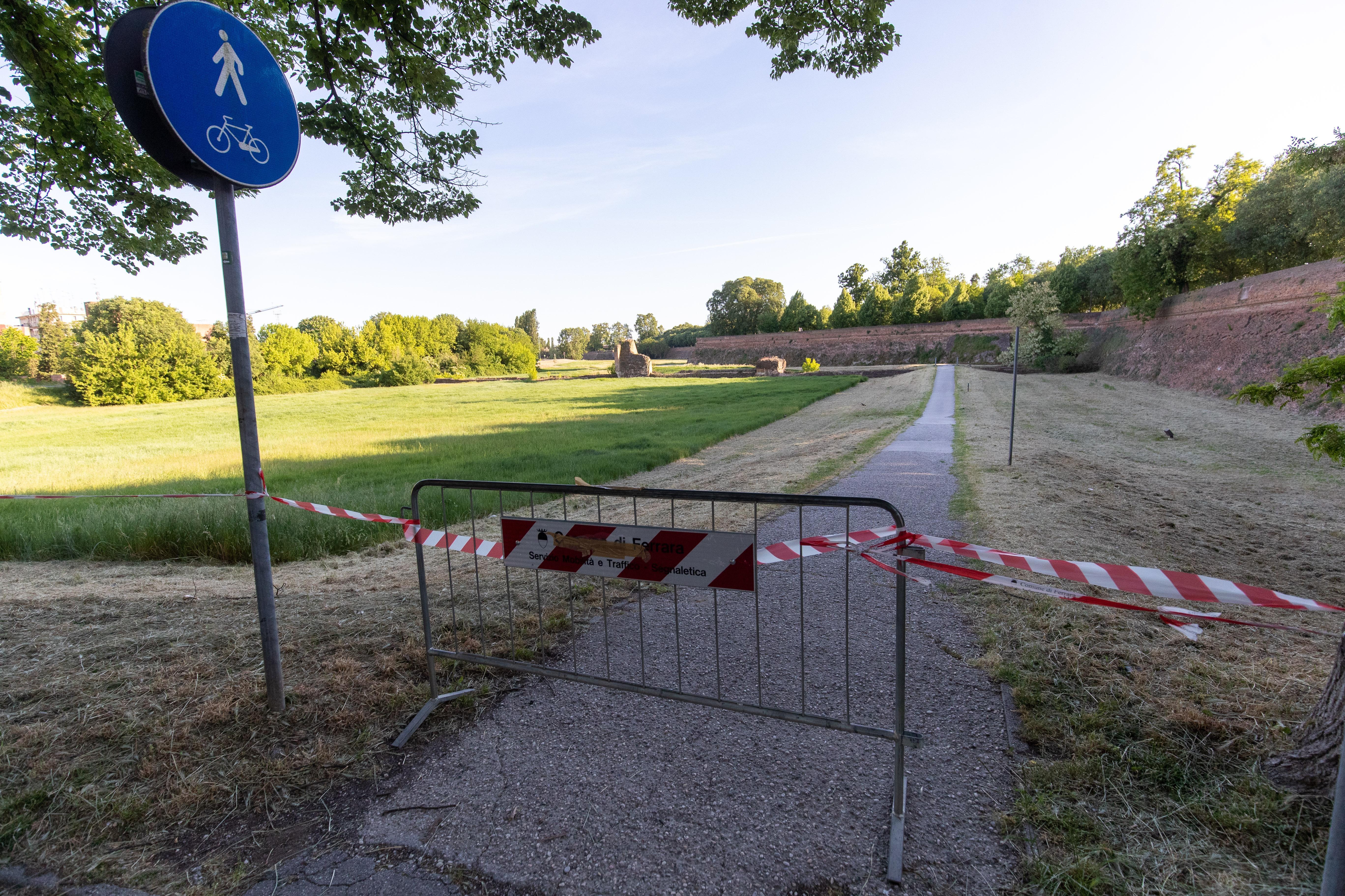 Ferrara, i cittadini ritrovano il piacere dei parchi. Ma le Mura sono ancora proibite 