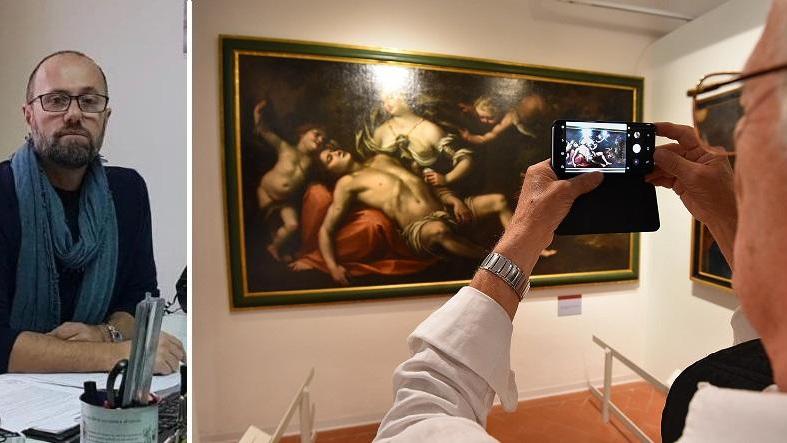 Il presidente nazionale delle Guide turistiche italiane, Simone Fiderigo Franci e, a destra, una delle opere del nuovo Museo Collezione Luzzetti di Grosseto, inaugurato a gennaio (foto Agenzia Bf)
