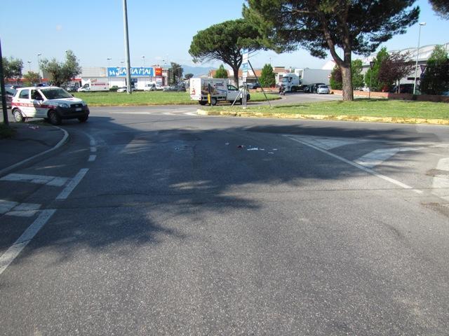 Il luogo dell'incidente in via Berlinguer a Montemurlo