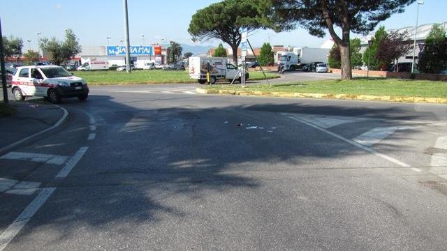 Il luogo dell'incidente in via Berlinguer a Montemurlo