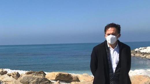 Pisa riapre le spiagge ma solo per i residenti ed è vietato prendere il sole