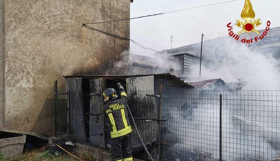 A fuoco due rimesse nel giro di un paio d’ore a Ponte e Monsummano