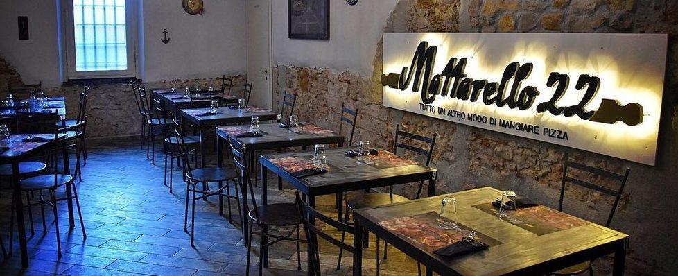 Prove di ripartenza in sala Il ristoratore mostra come sarà la sua pizzeria 