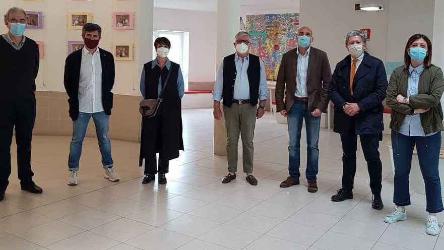 Sciarada dona dieci computer per la formazione a distanza