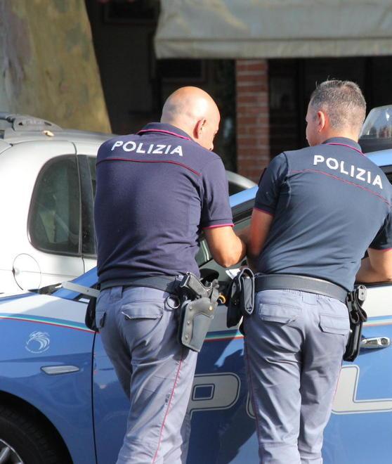 Assistente alla clientela denunciato dalla polizia