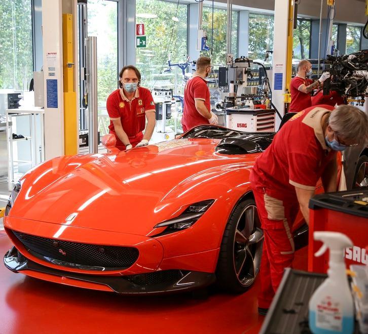 La Ferrari torna in pista per battere il virus 