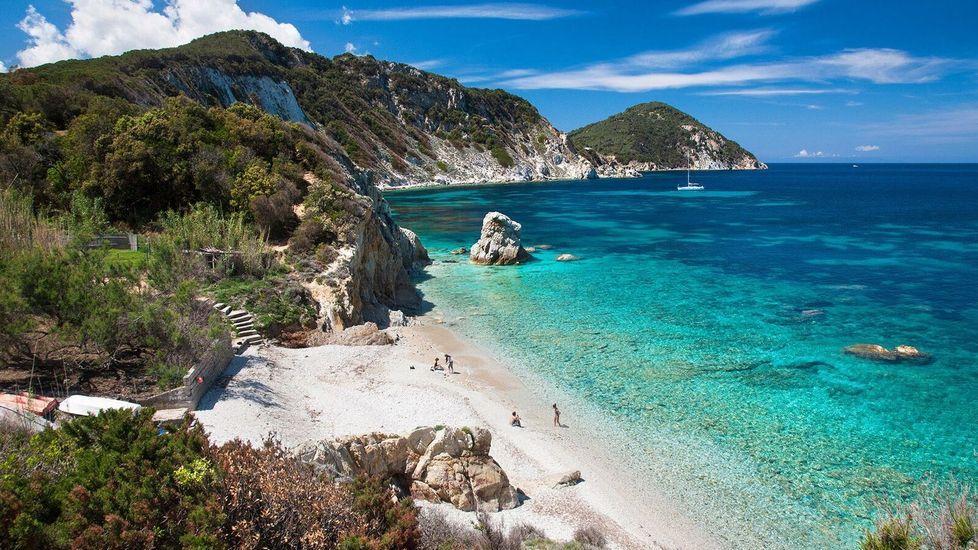 Cena sul balcone, spesa in spiaggia e ombrelloni "solidali": ecco il piano dell'Elba per salvare l’estate