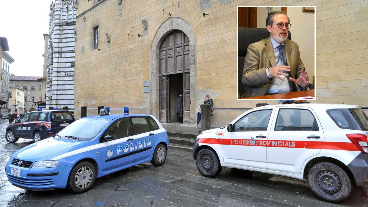 L’ingresso del tribunale di piazza del Duomo e, nel riquadro, il presidente del Tribunale di Pistoia Maurizio Barbarisi, che in queste settimane ha dovuto preparare i suoi uffici alla sfida del processo da remoto