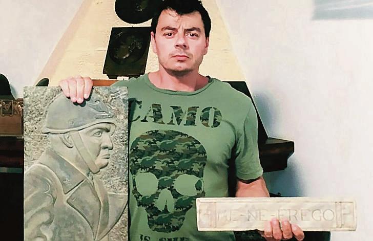 Cristiano Musetti mostra i due cimeli
