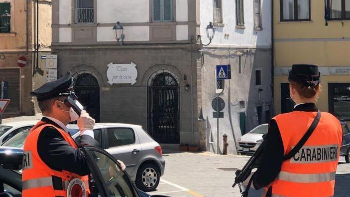 Una pattuglia dei carabinieri della Compagnia di Cecina (foto d'archivio)