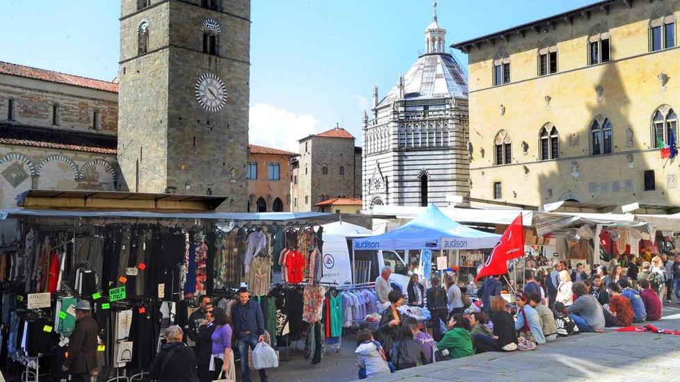 La preghiera degli ambulanti «Fateci riaprire il 18 maggio»