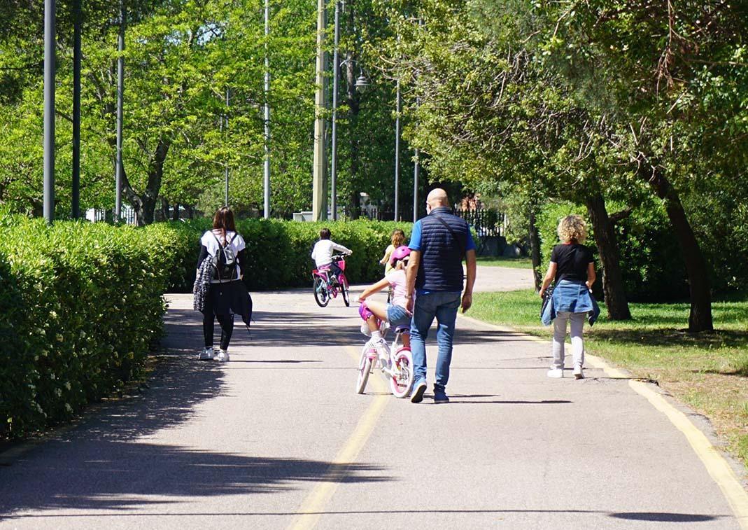 Troppa gente senza mascherina il parco rischia di essere chiuso