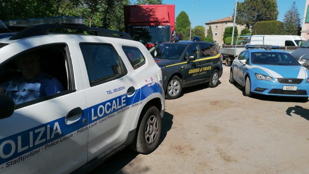 Modena, moglie e marito meccanici spacciatori: lui arrestato, lei denunciata