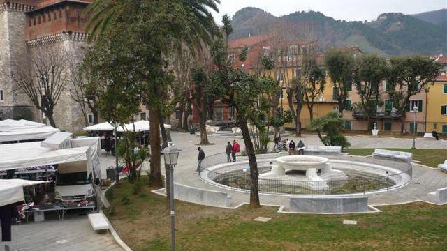 Dall'11 maggio, anche nel comune di Carrara i banchi alimentari nei giorni dei mercati settimanali