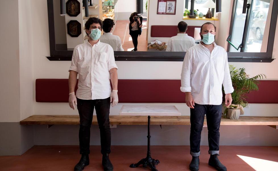I dubbi del Giglio: «Al ristorante col plexiglass? Meglio stare chiusi» 