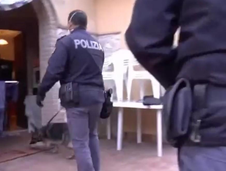 Arrestato per droga all’alba: indagata anche sua moglie 