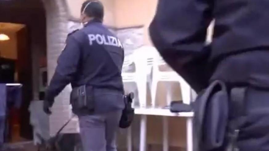 Arrestato per droga all’alba: indagata anche sua moglie