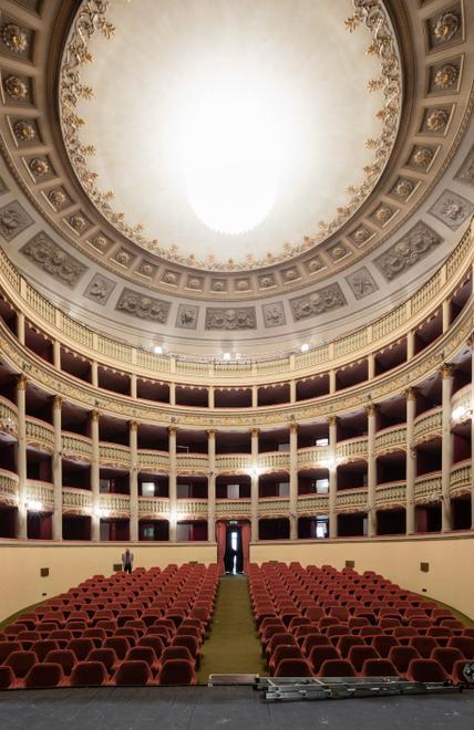 «La platea diventa il palcoscenico, il pubblico sui palchi». Le idee del teatro 