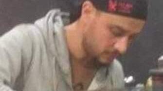 Viareggio, apre il ristorante due mesi prima del lockdown: "Sono disperato"