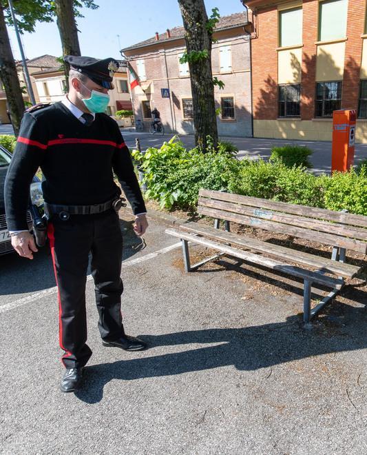 Si cosparge di alcol e si dà fuoco Gravissimo anziano a Ravalle 
