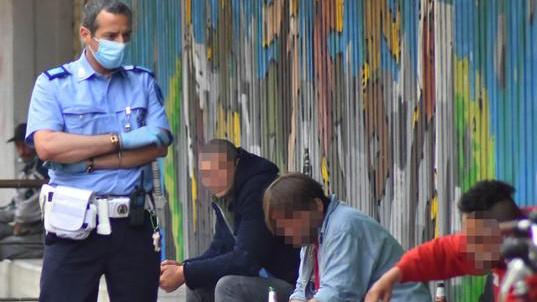 Via Roma, 5 stelle all’attacco «Il Comune tollera l’illegalità»