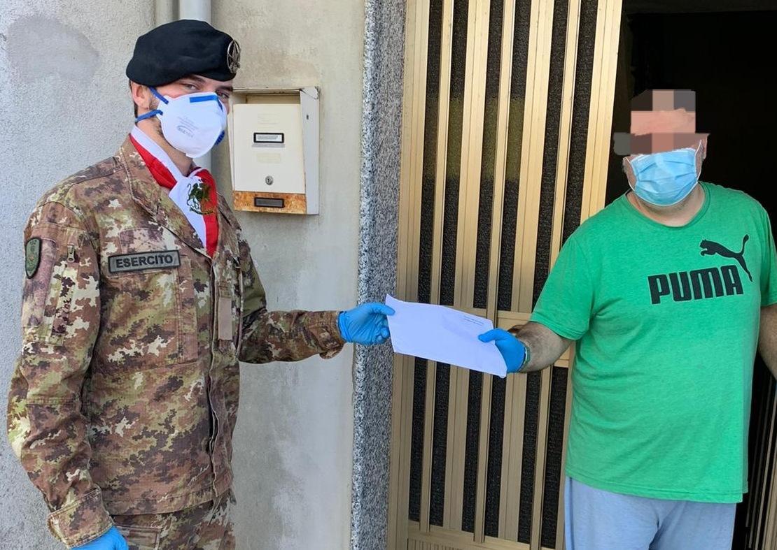La Brigata Sassari consegna nelle case seimila mascherine