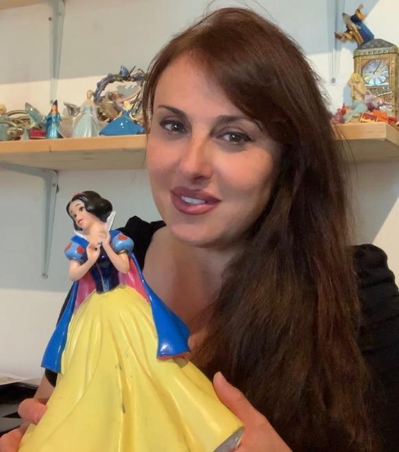 Isabelle Adriani racconta fiabe per intrattenere i bambini disabili 