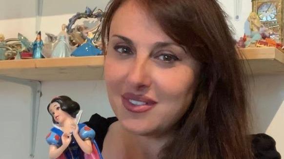 Isabelle Adriani racconta fiabe per intrattenere i bambini disabili
