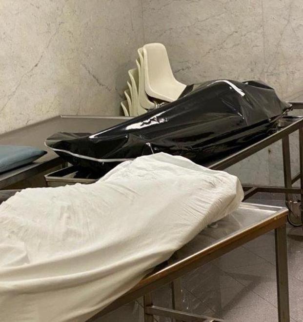 Cadaveri contagiati lasciati accanto a quelli negativi 