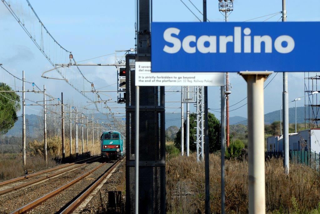 Lanciò un sasso contro un treno in corsa, denunciato
