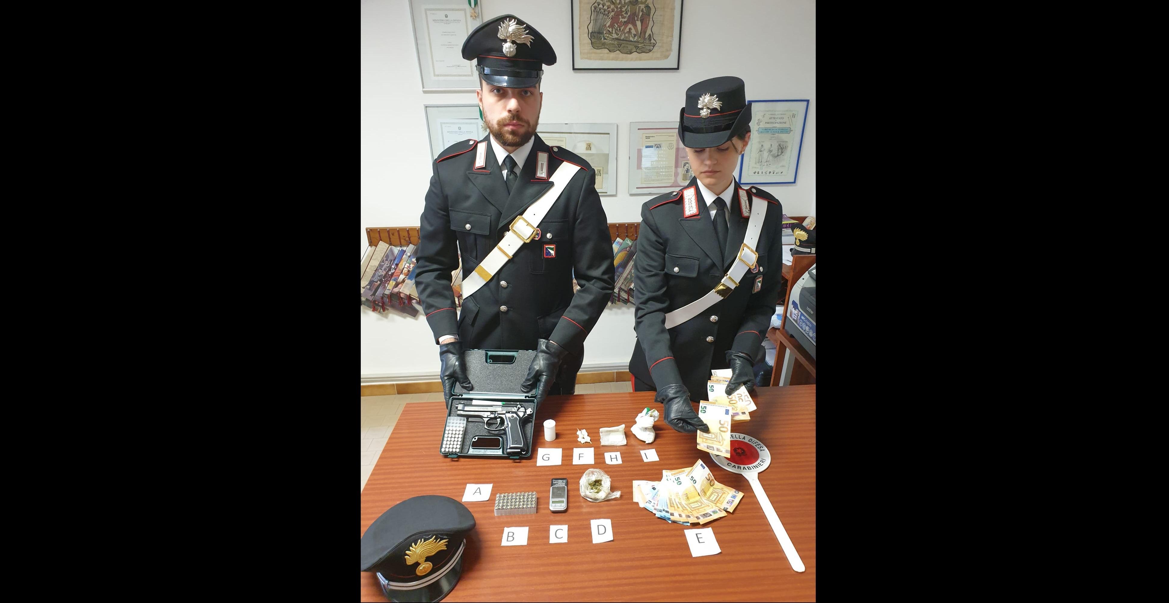Comacchio, arrestato per spaccio. In casa anche una pistola con proiettili a salve