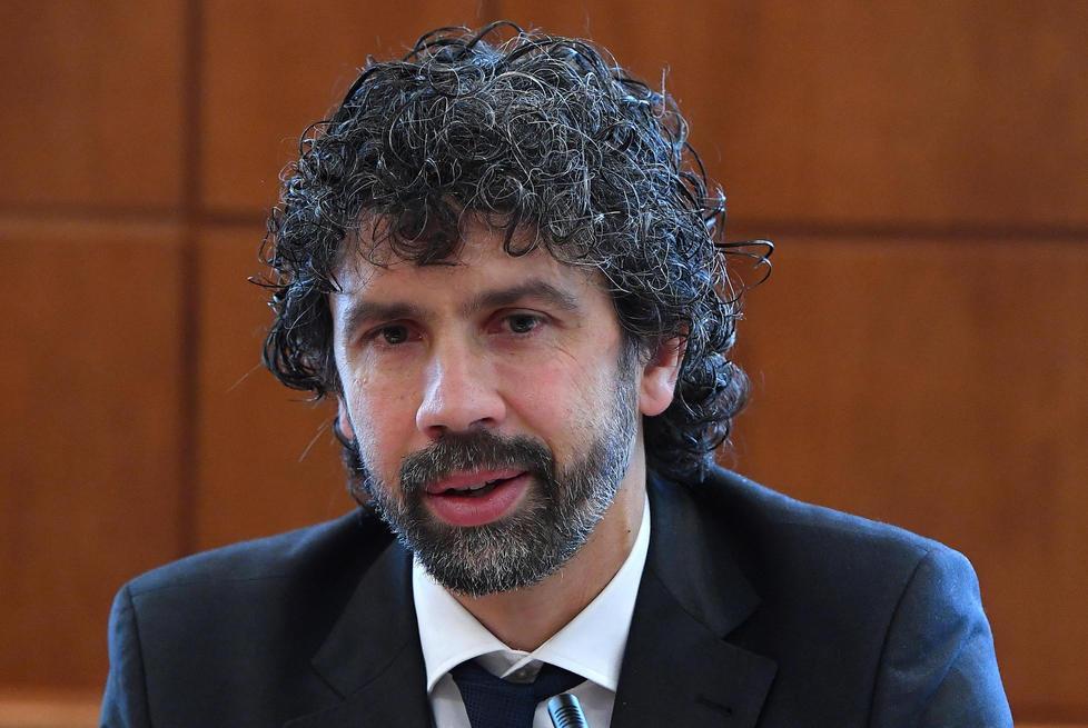Il governo apre alla ripresa «Se dati buoni, si riparte» 