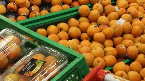 Lavare la frutta e buttare via la confezione