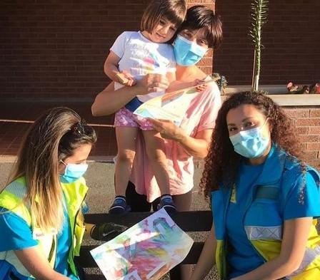 “Coloriamo il comune” volti sorridenti e raggi di sole nei disegni raccolti dai volontari 