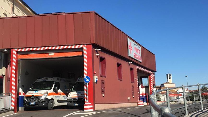 Colpisce la vicina con un bastone durante una lite