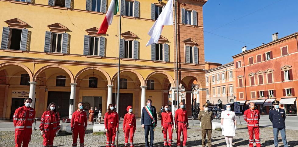 La Croce Rossa tra alzabandiera e Municipio 