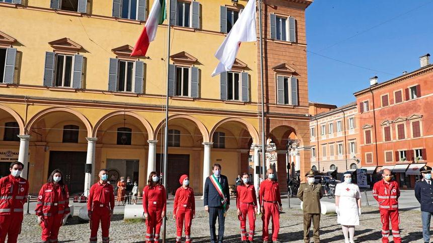 La Croce Rossa tra alzabandiera e Municipio