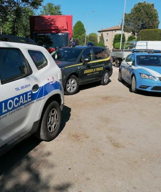 Spacciavano cocaina nell’officina di famiglia 