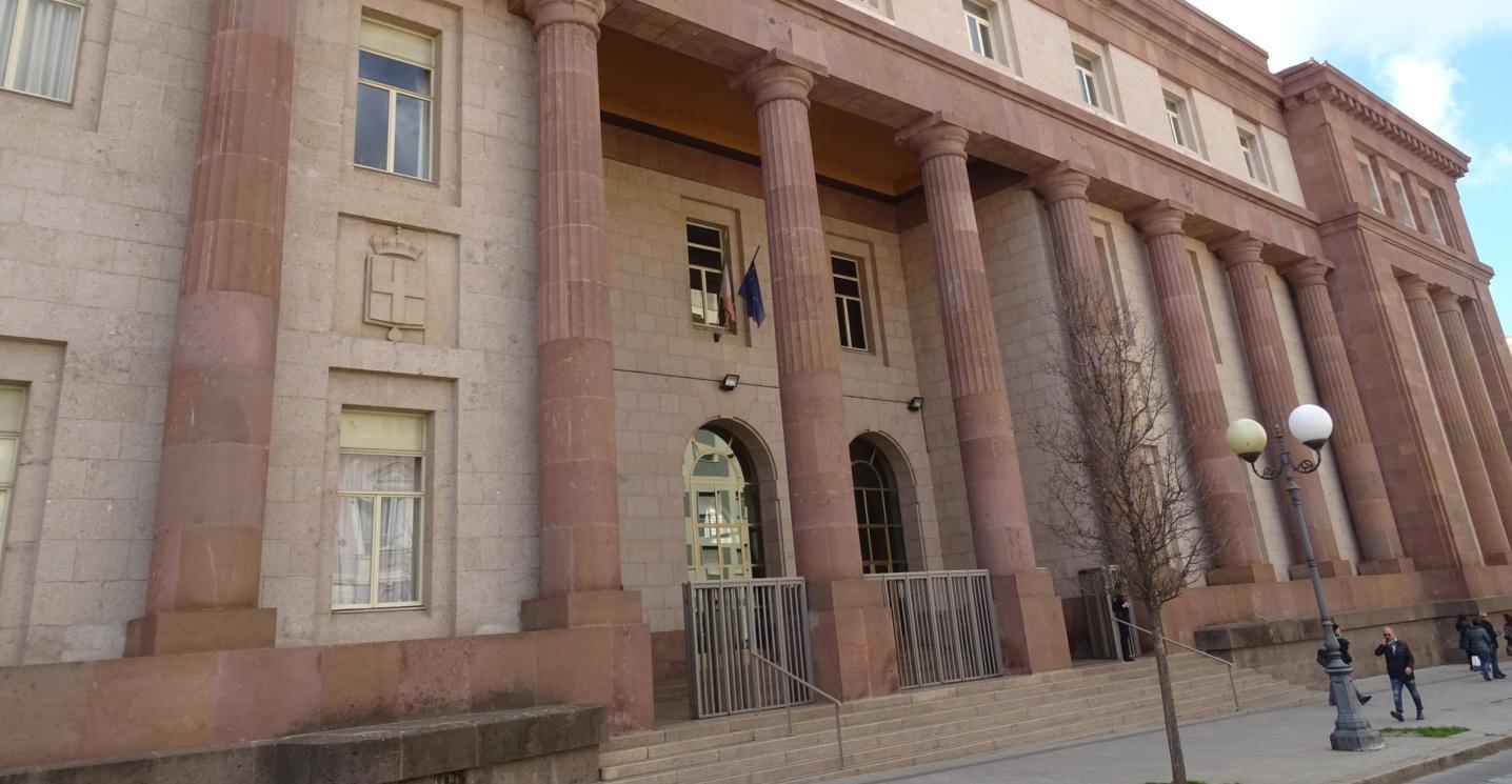 Botte alla compagna davanti al market: 43enne ai domiciliari