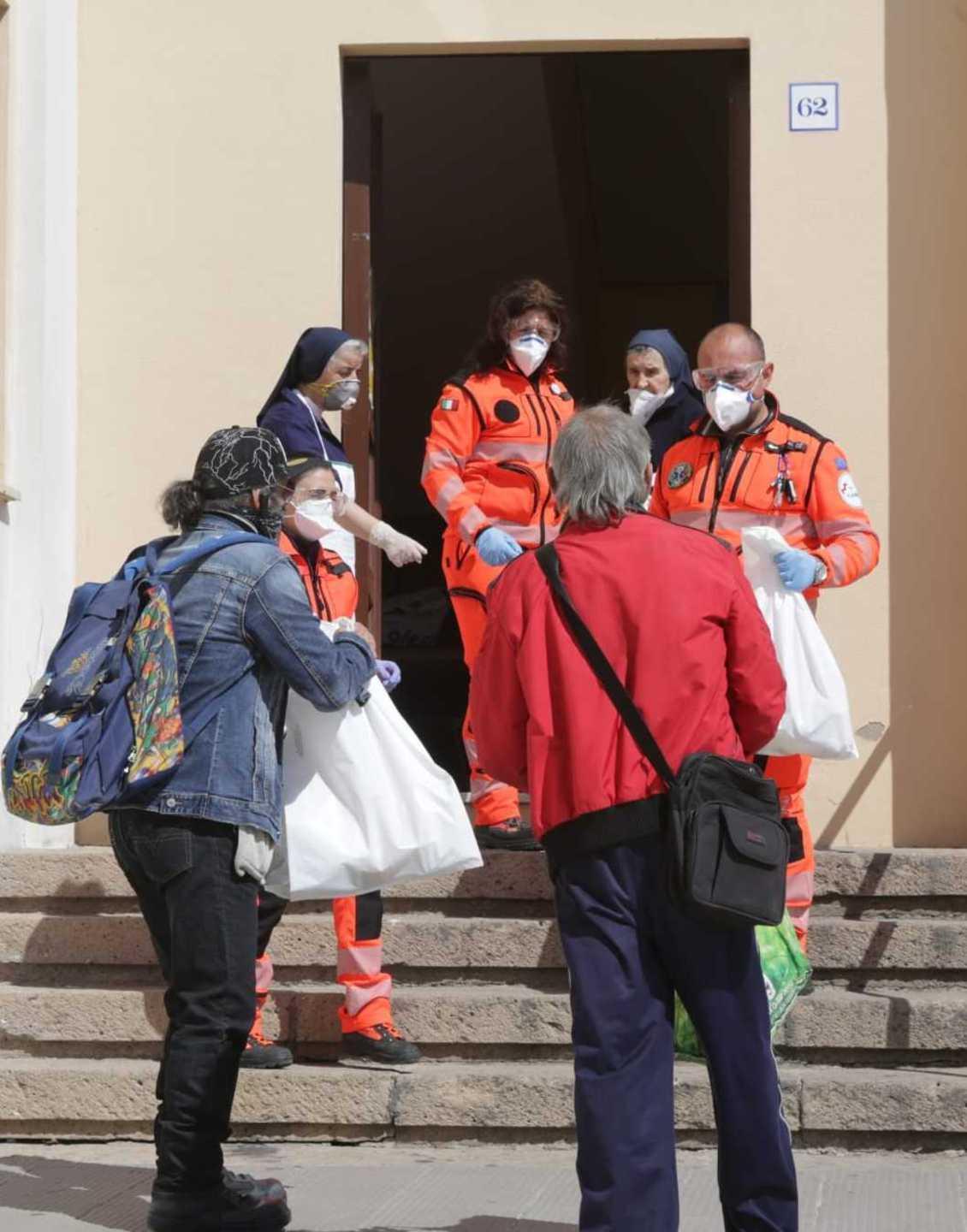 I dubbi sul bonus famiglia: fondi a tutti i disoccupati 