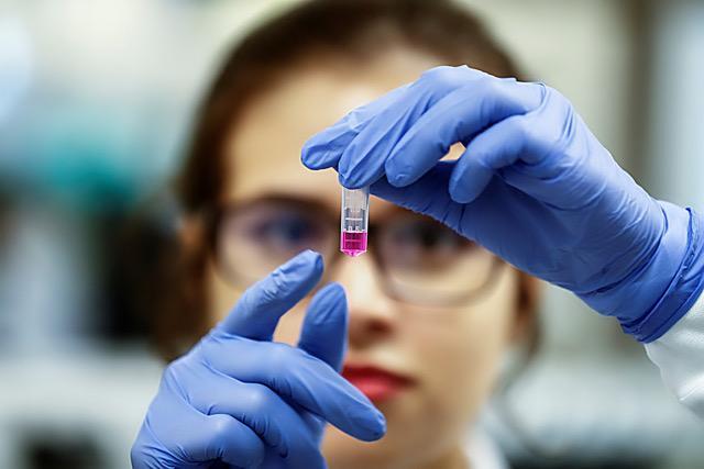Così sconfiggeremo il virus. Terapie, vaccino, test: a che punto siamo. La parola agli esperti 