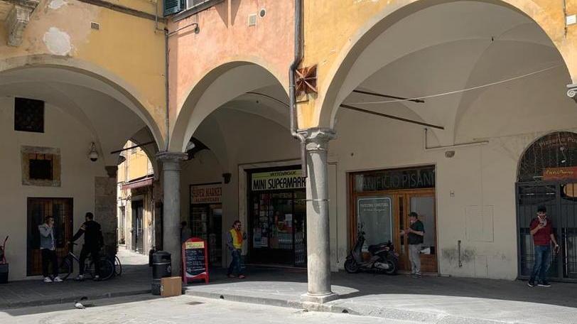 Stappa una birra al cliente, multa da 5mila euro ad un minimarket
