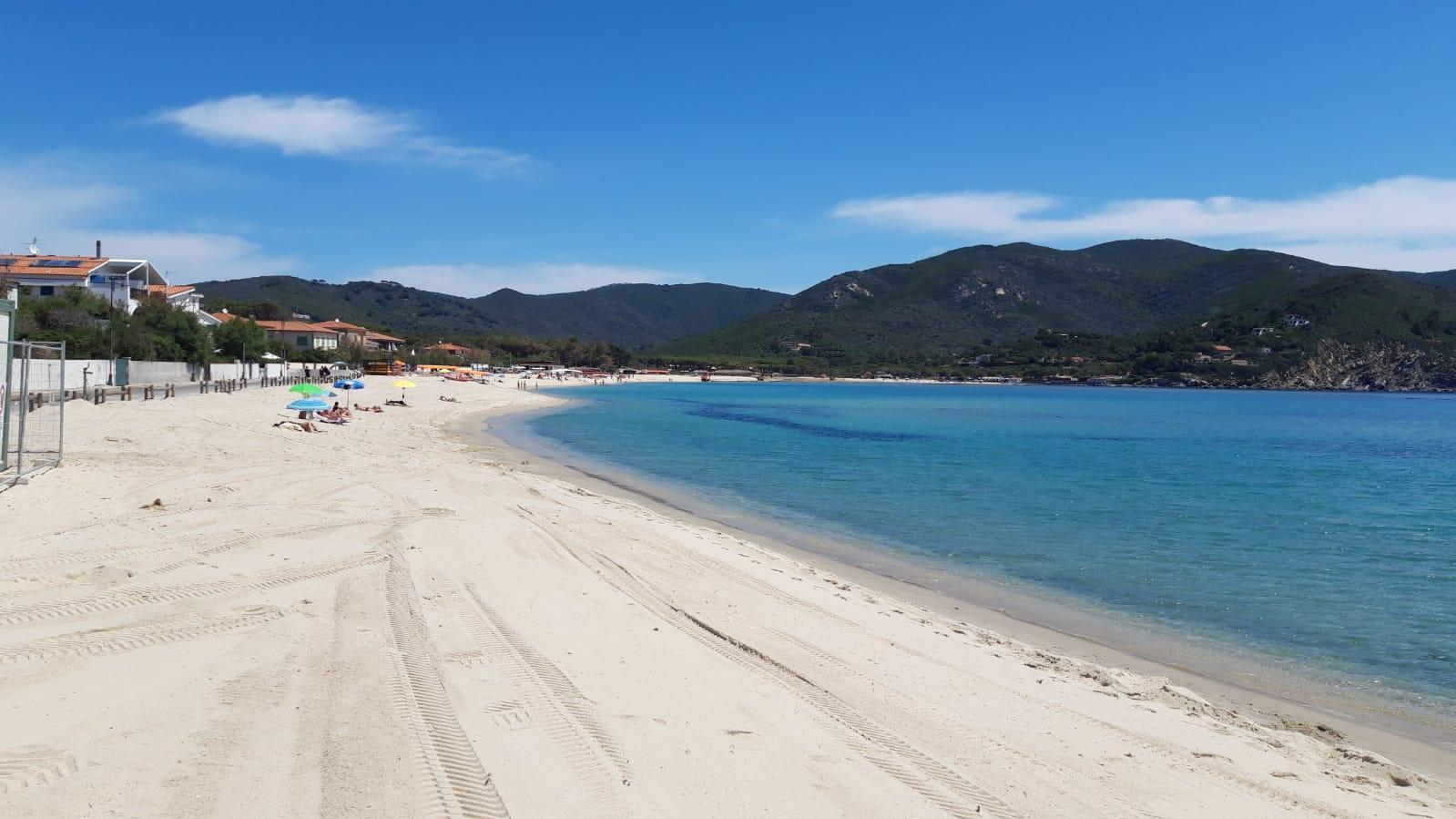 La spiaggia di Marina di Campo, all'Isola d'Elba, dopo il ripascimento