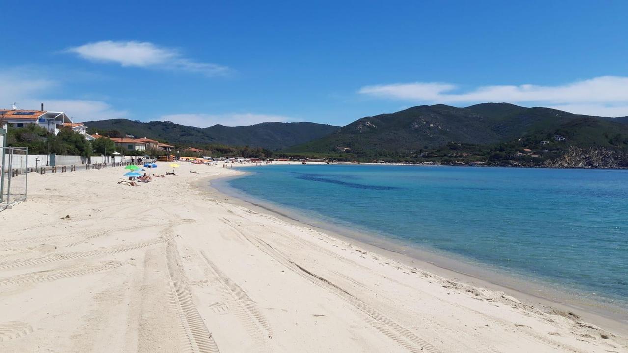 La spiaggia di Marina di Campo, all'Isola d'Elba, dopo il ripascimento
