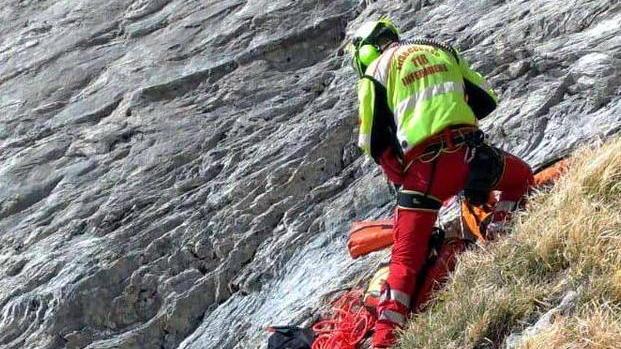 Tuta e mascherina, il soccorso alpino in tempo di Covid