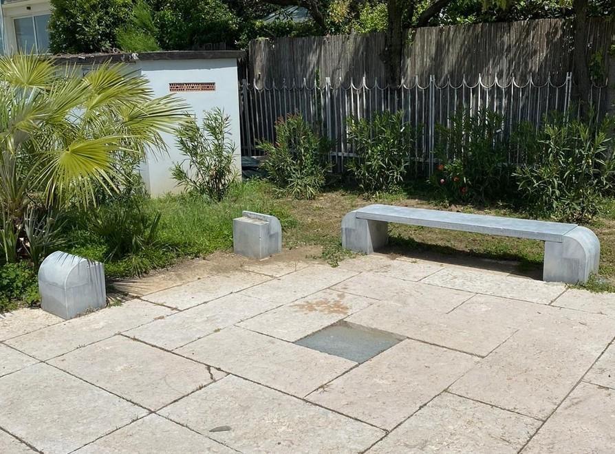 Rubata una delle quattro panchine del Nettuno