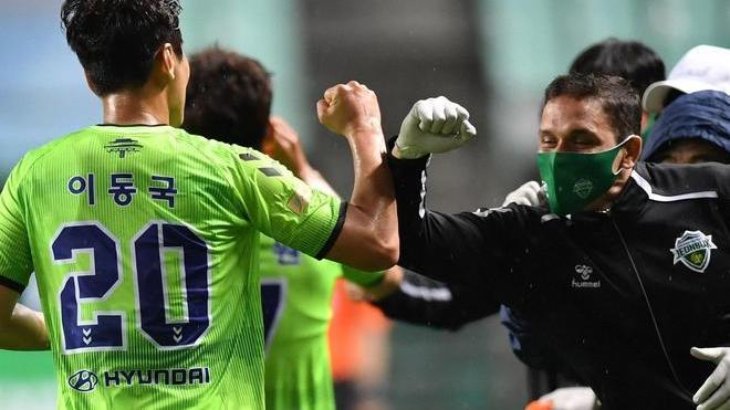 Far Oer e Corea del Sud, nuovi pionieri del calcio