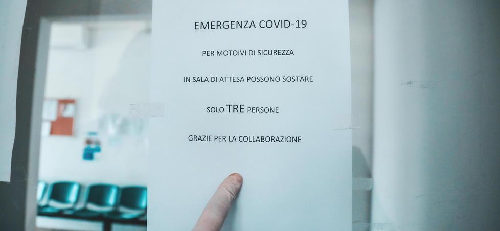 Dal medico su prenotazione e con guanti e mascherina 