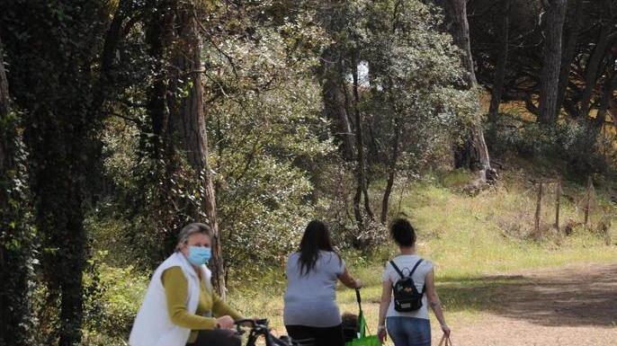 Passeggiate in mtb e cani al guinzaglio ma niente assembramenti sulle spiagge