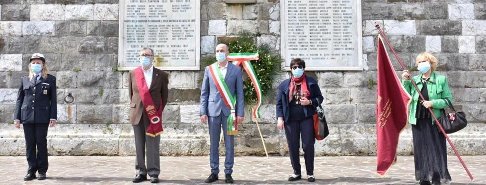 Una corona per ricordare la Difesa di Livorno